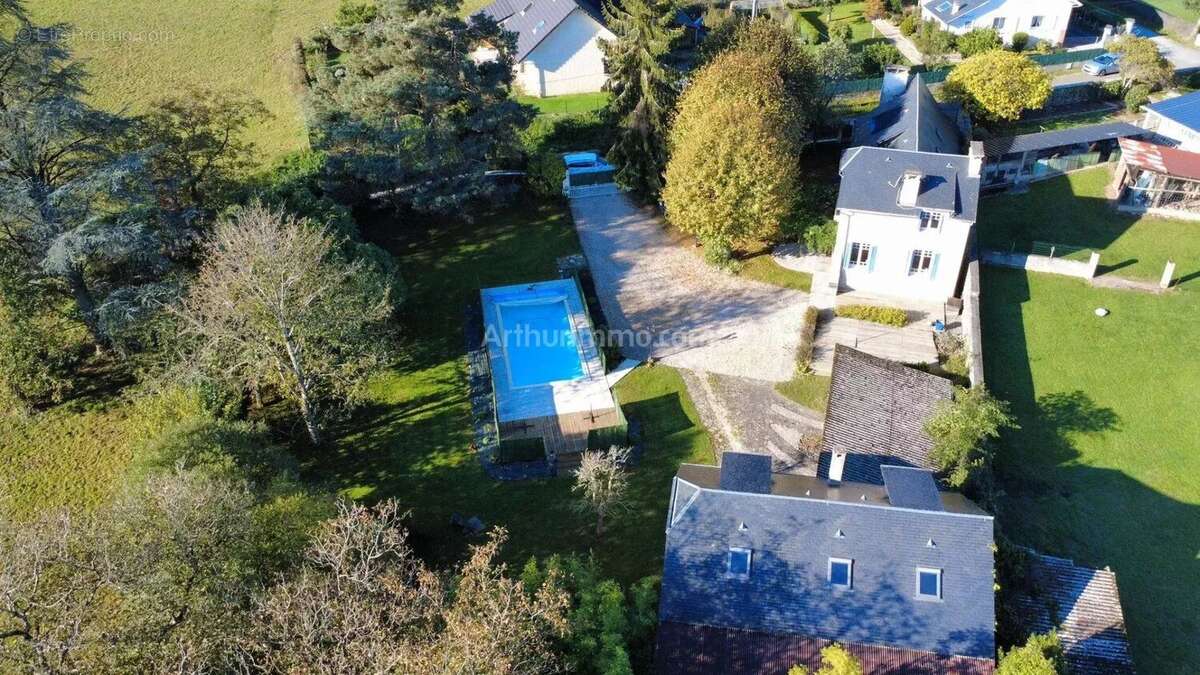 Maison à POUEYFERRE