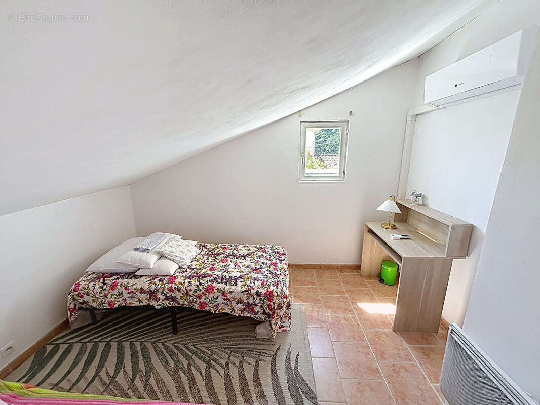 PIOLENC - Maison 5 chambres, garage et jardin - photo 11
