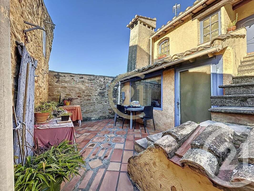 Maison 281 m² à Remoulins  - photo 2
