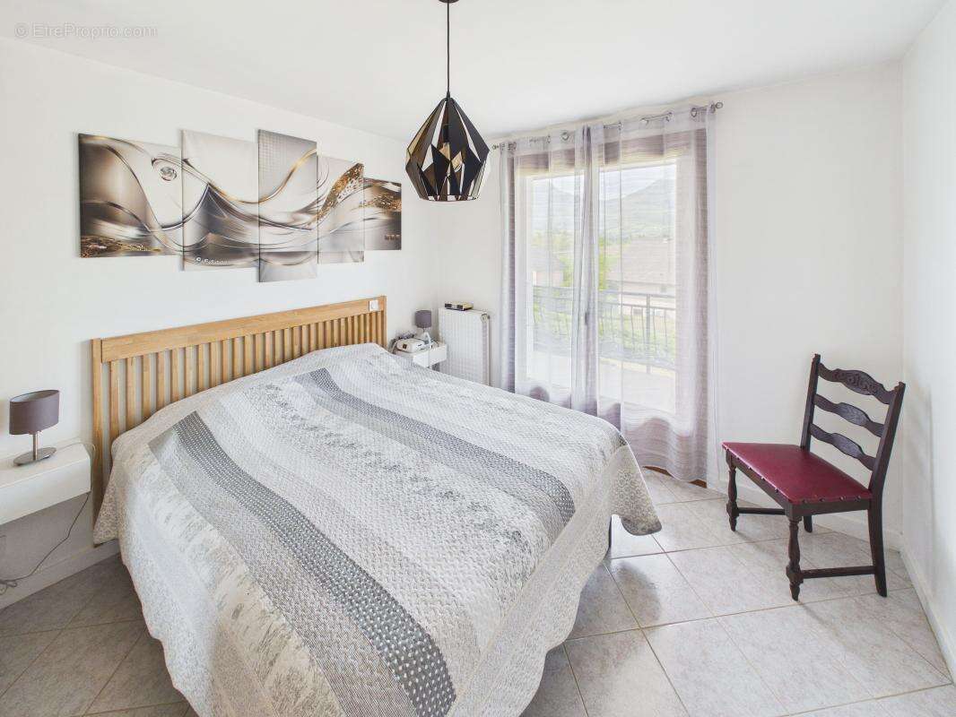 SAINT-JEOIRE-PRIEURÉ - Maison individuelle de plain-pied sur terrain de 1760 m² - photo 11