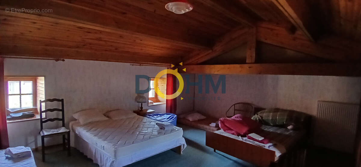 A vendre maison de bourg en pierre avec garage et jardin - photo 18