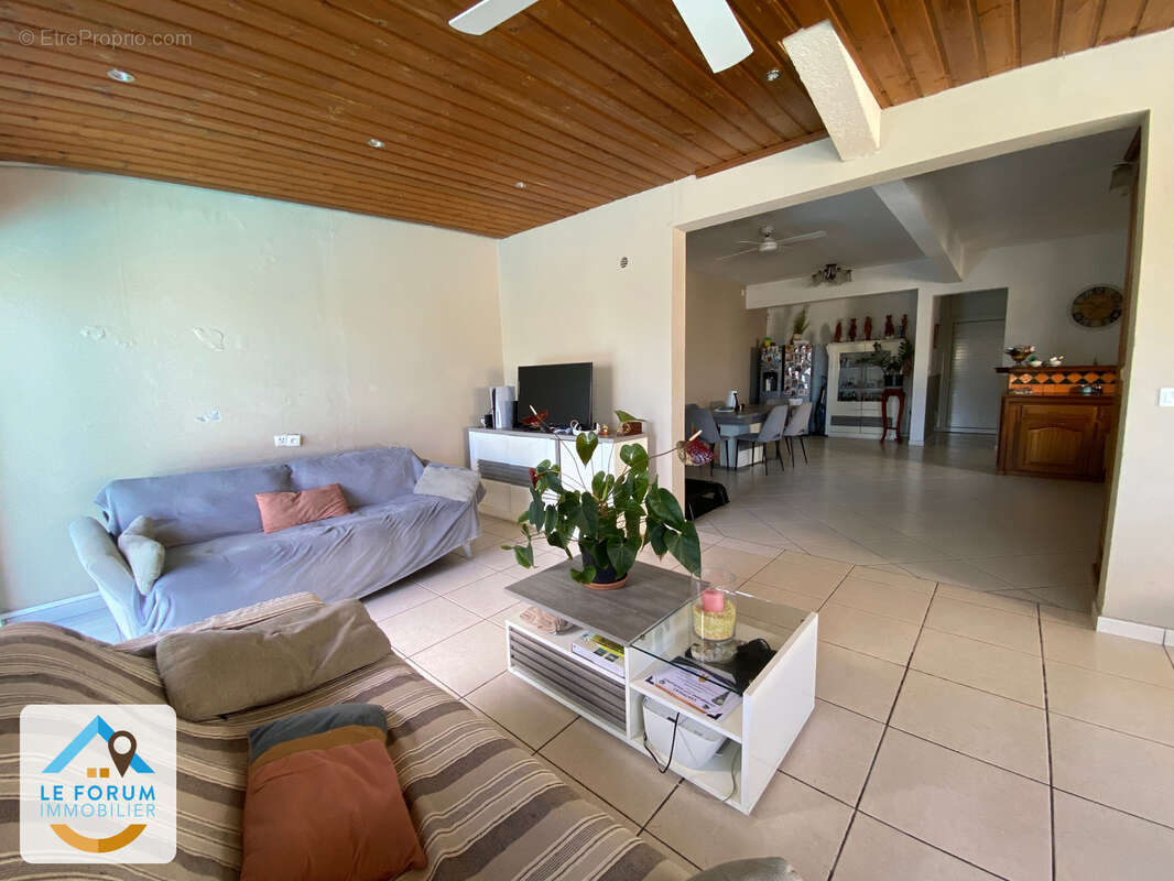 Saint pierre 97410 - ensemble immobilier - grands volumes - bon rendement - environnement prisé - photo 4
