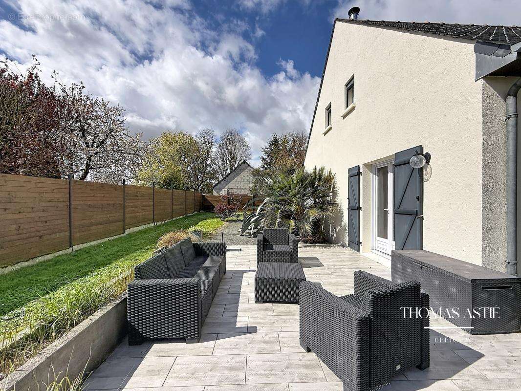 Maison à COURCHAMPS