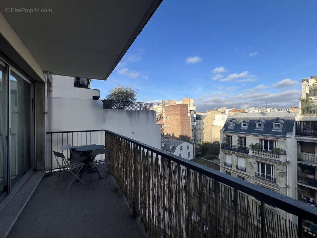 Appartement à PARIS-16E