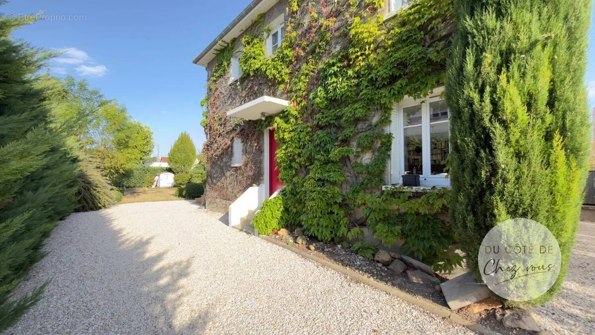 Maison à SAINTE-SAVINE