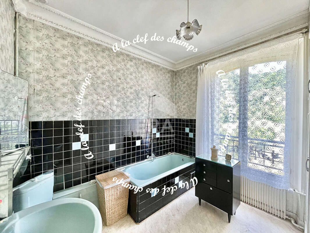 Maison à SAINT-REMY-LES-CHEVREUSE