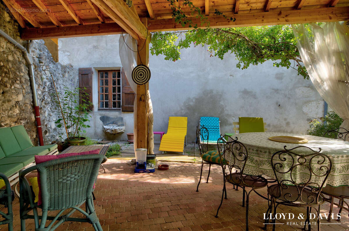 Maison 273 m² à Sainte-Marie-D'alloix  - photo 3
