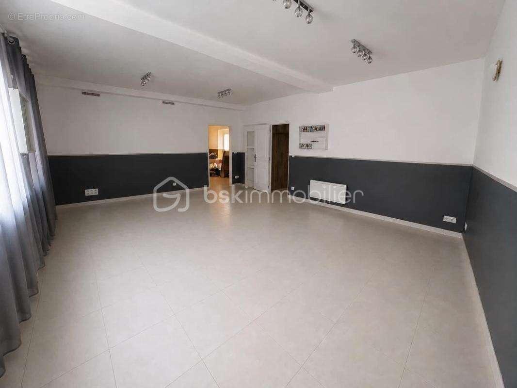 Maison en pierre de caractère de 190 m² avec dépendance – Boynes - photo 11