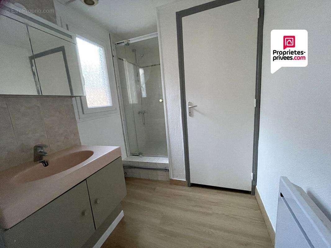 Appartement  NONANCOURT centre ville 2 pièce(s) 42 m2  1er étage 1 chambre 66000 FAI - photo 5