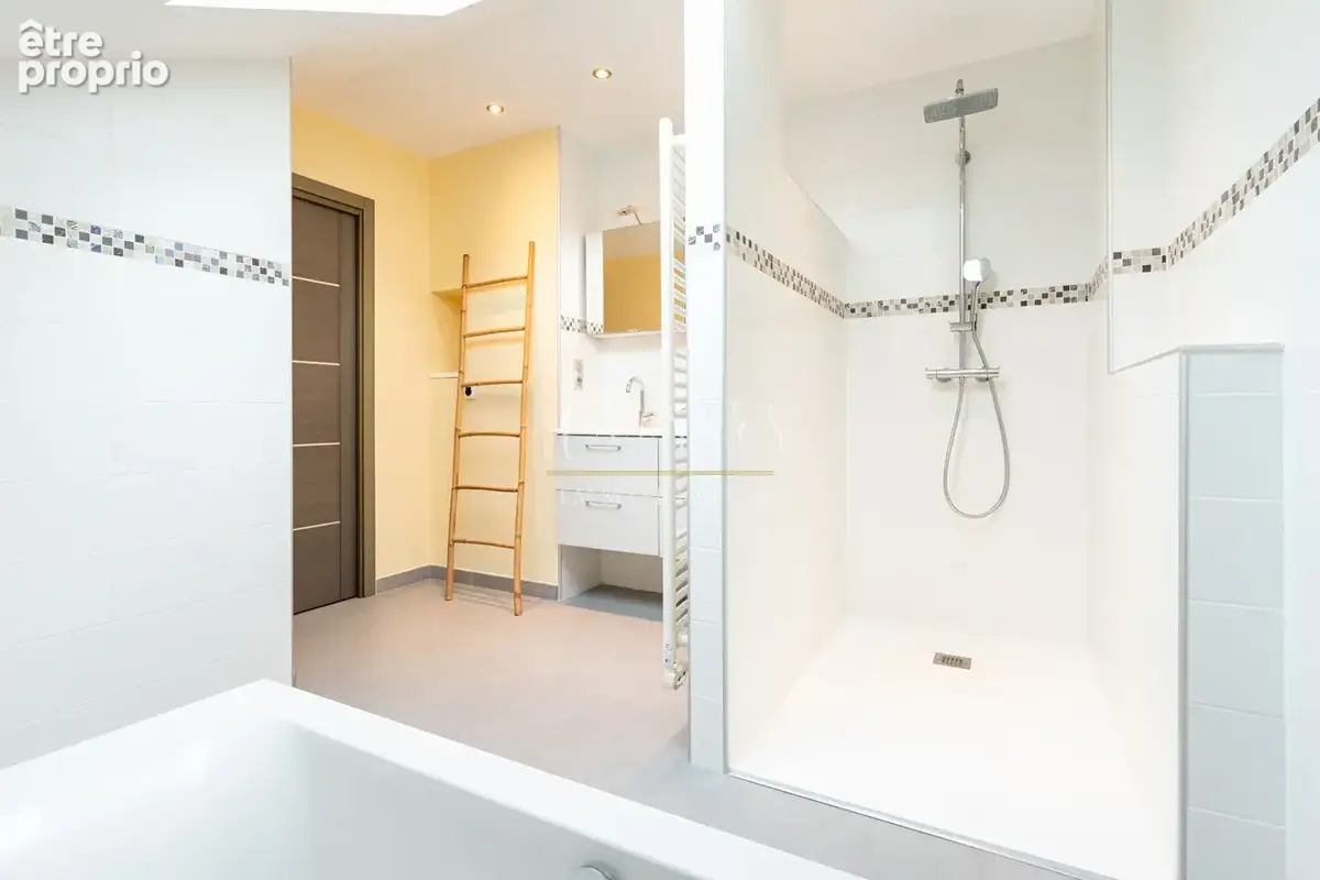 Maison familiale de 226m²  Vue Exceptionnelle sur les montagnes et Studio indépendant - photo 6