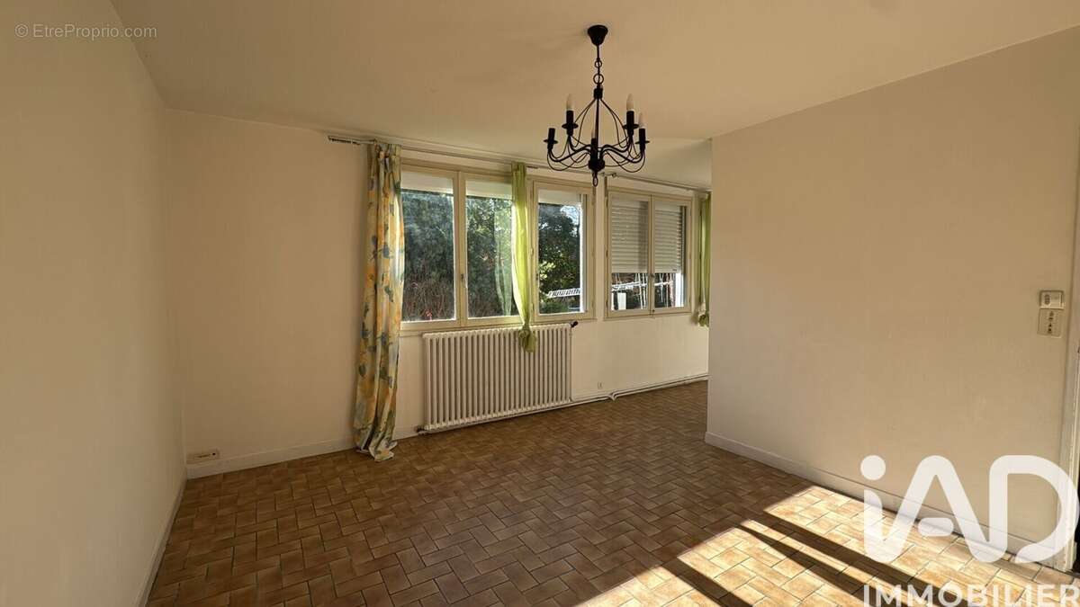 Photo 2 - Maison à CHATELLERAULT