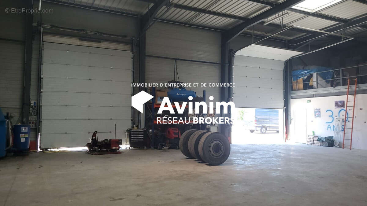 Commerce 750 m² à Argonay  - photo 2