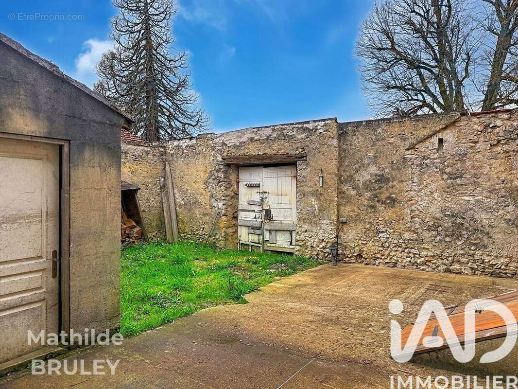 Photo 2 - Maison à MONDONVILLE-SAINT-JEAN