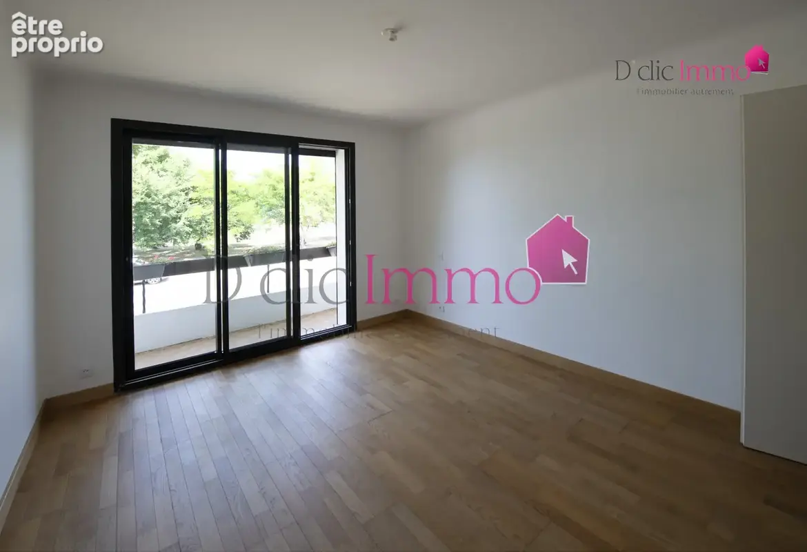 SOULLANS -Maison familiale - 6 chambres - terrain de 1584m2 - centre ville - photo 8