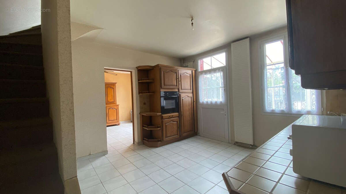 Maison 3 pièces avec grand jardin et dépendances - photo 2