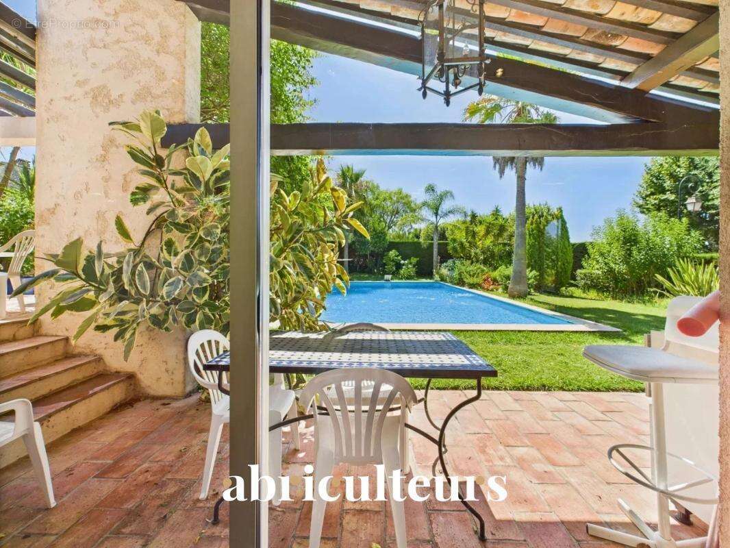 Maison familiale 5 chambres avec piscine et jardin en vente La Colle-sur-Loup (06480) - photo 13
