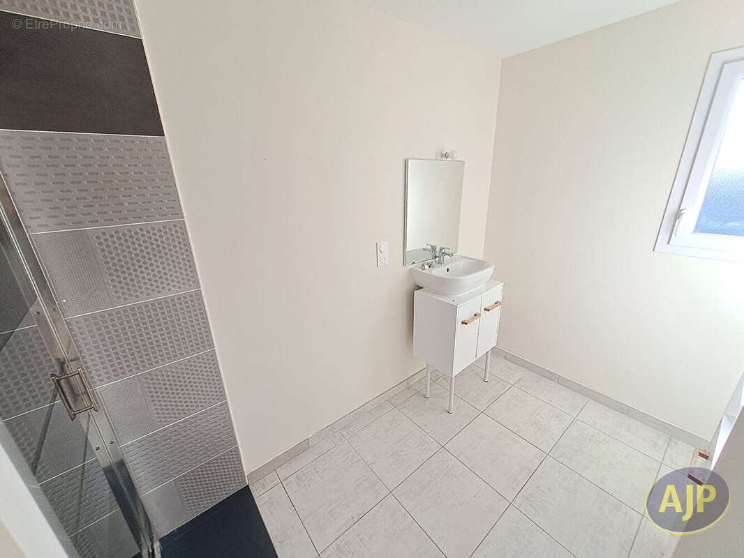 CHALLANS - Maison 2 chambres - photo 6