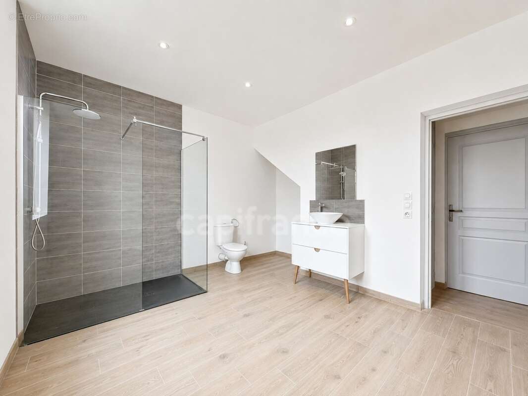 Tourcoing – Maison coup de cœur rénovée avec jardin et 3 chambres - photo 6