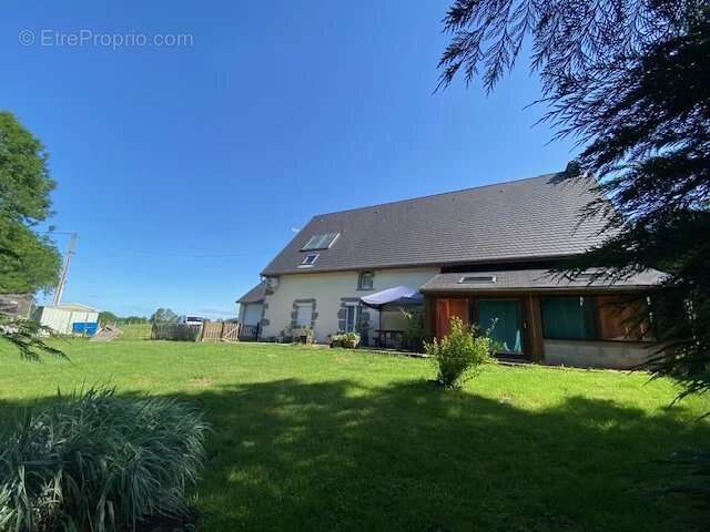 Maison à LA TOUR-D'AUVERGNE