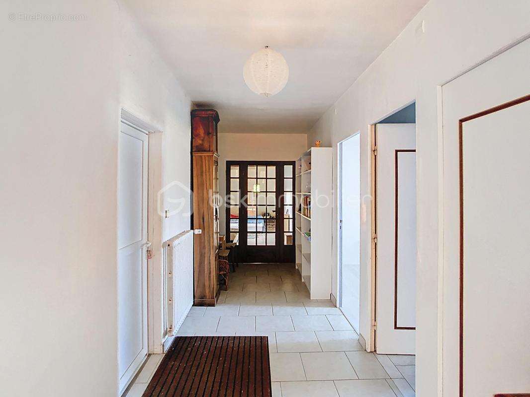 Maison à MONTCORBON