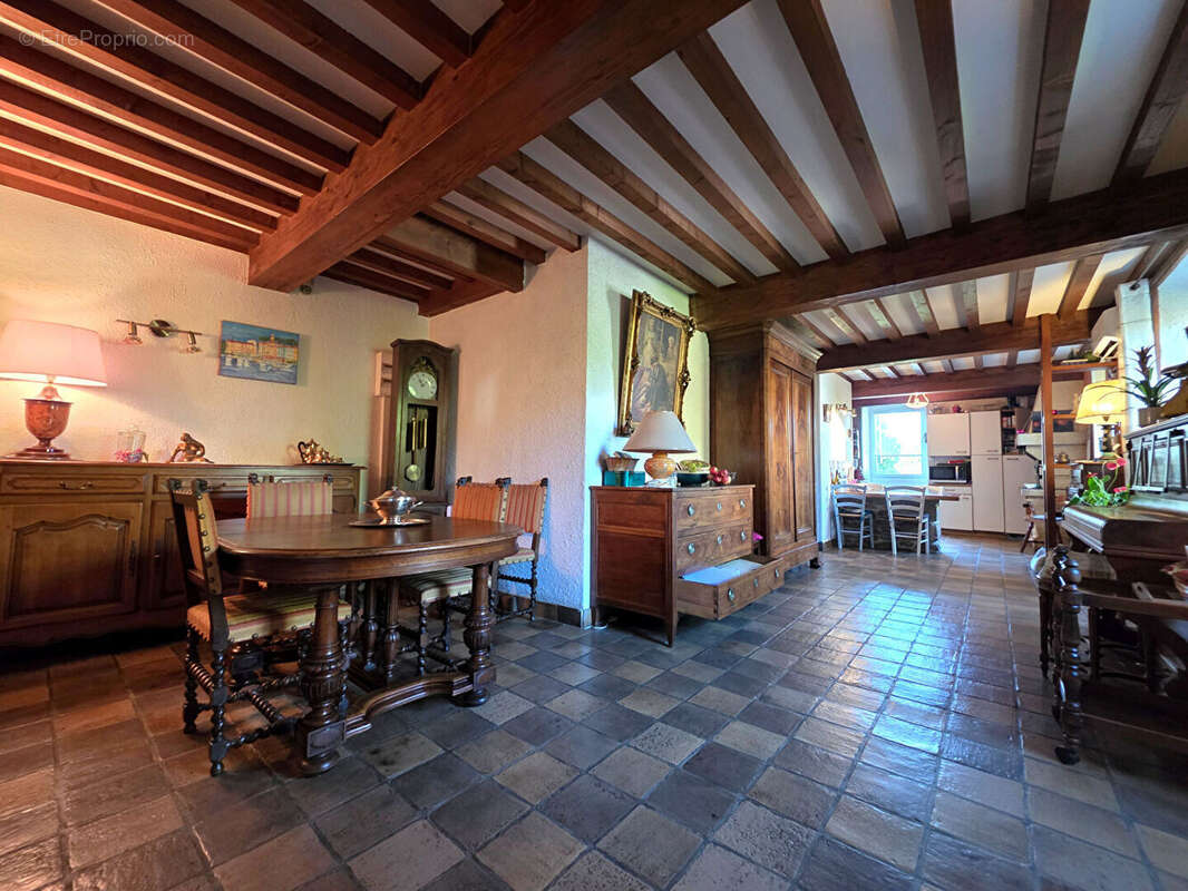 Maison à GENISSIEUX