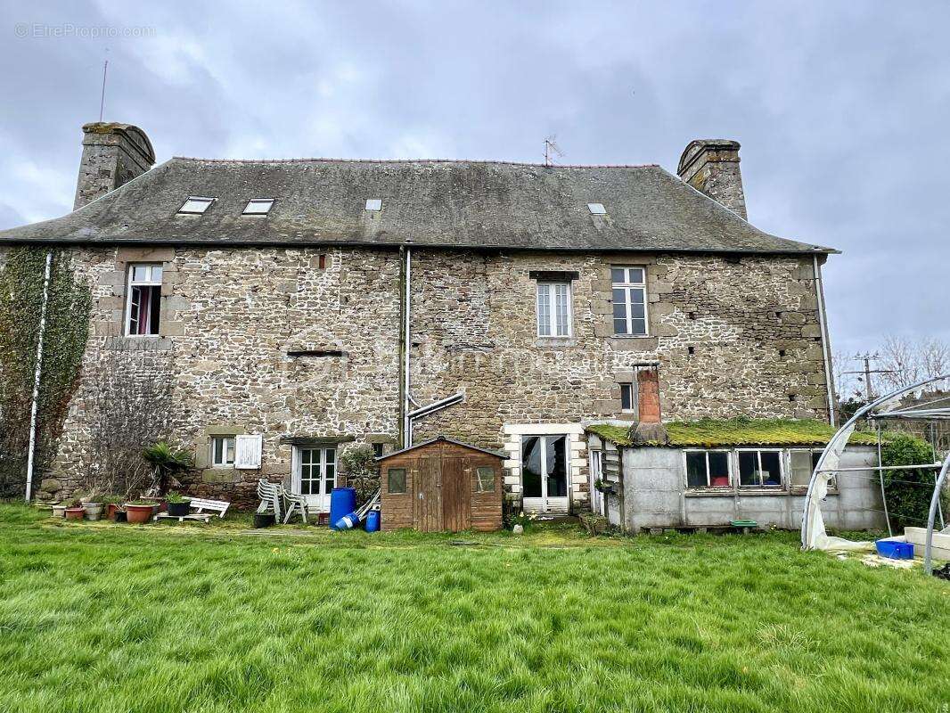 Maison à SAINT-BRICE-EN-COGLES