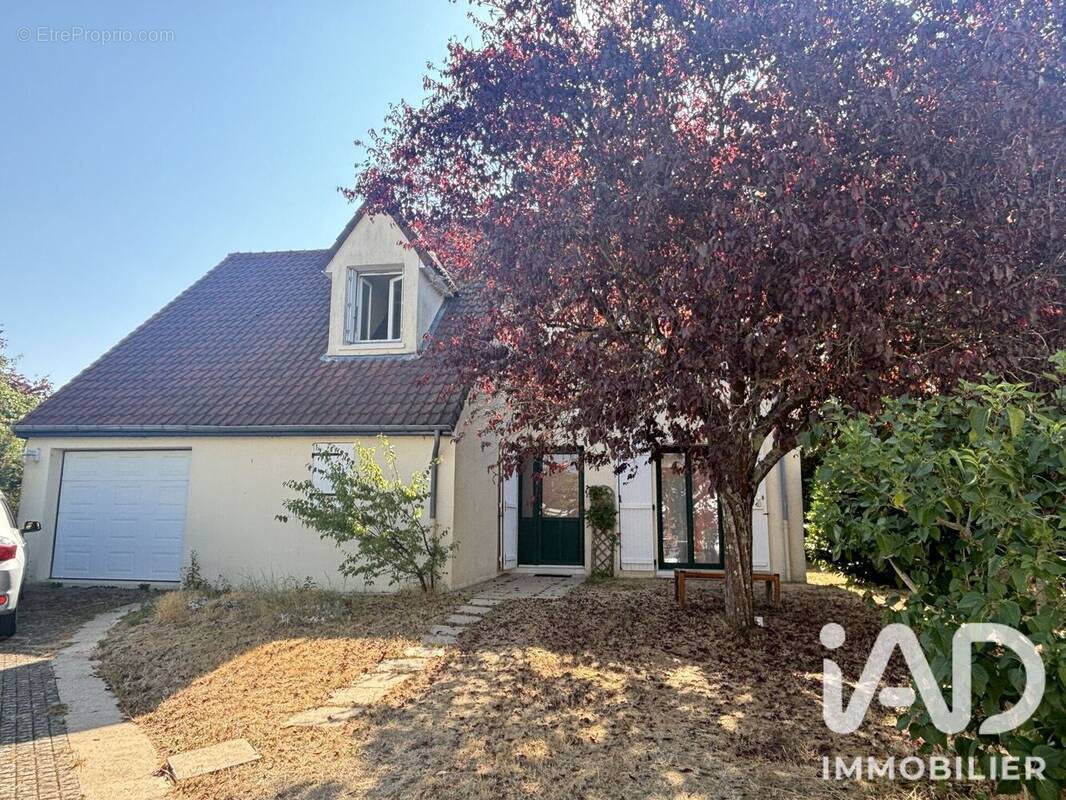 Maison 6 pièces 122 m² · à La Chaussee-Saint-Victor · 122 m² · 254 000 €