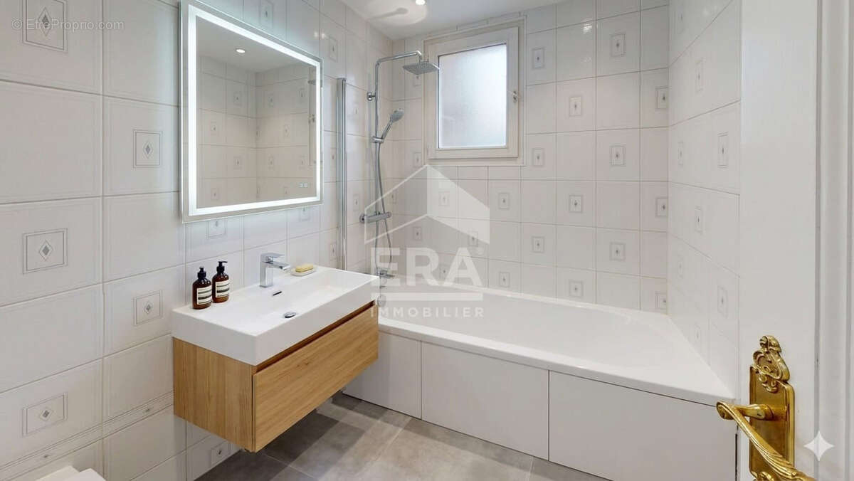Appartement à PARIS-19E
