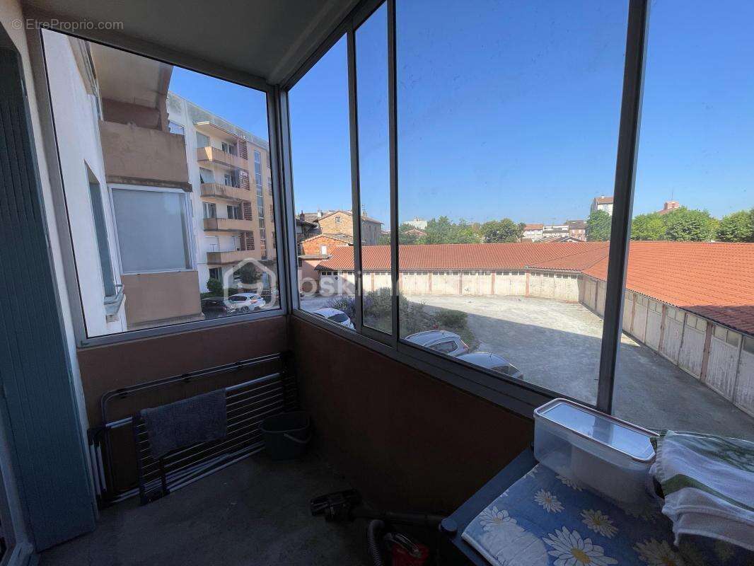 Rare ! superbe T2 traversant avec garage fermé privé, cave et deux balcons - photo 4