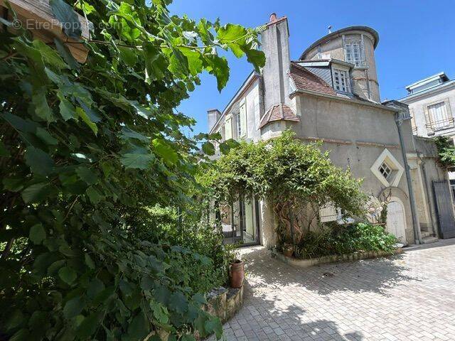 Maison à COSNE-COURS-SUR-LOIRE
