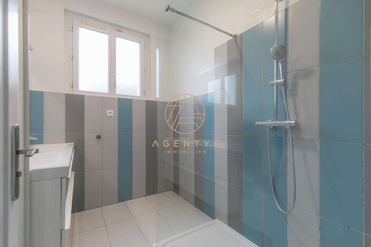 Maison à SAINT-MAUR-DES-FOSSES