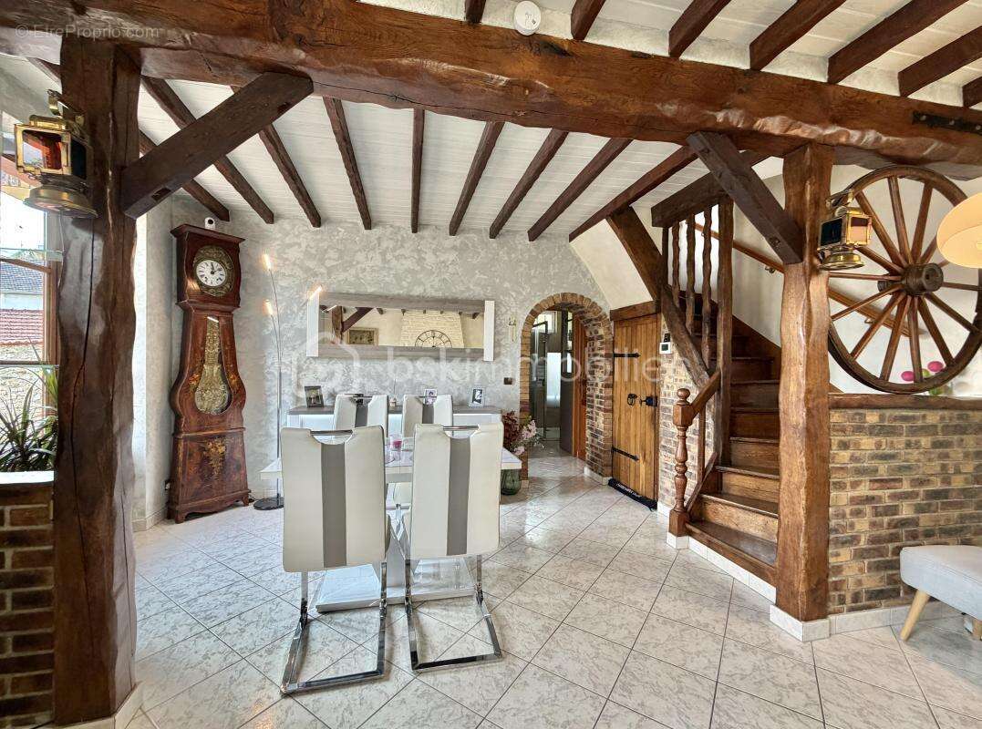 Charmante maison en pierre rénovée avec terrain constructible – 110 m² – Condé-Sainte-Libiaire - photo 9
