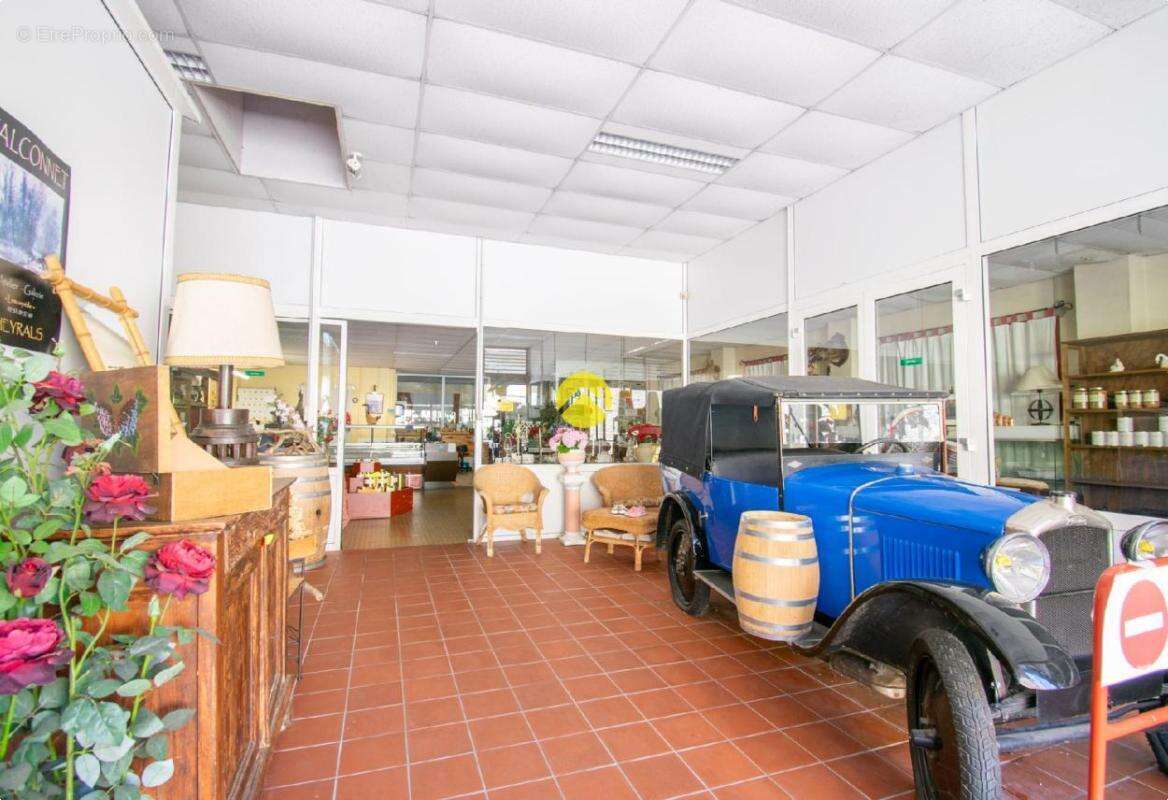 Magasin au centre de St-Cyprien - photo 2