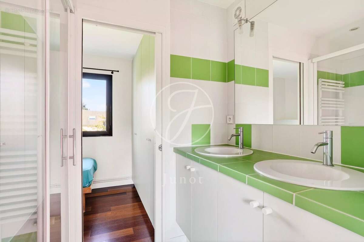 Maison à LE VESINET