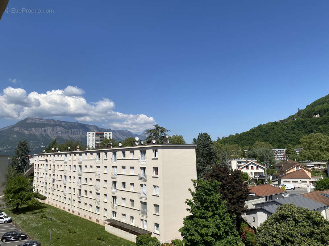 Appartement à SAINT-MARTIN-D'HERES