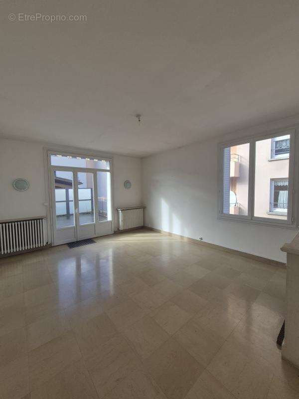 Maison à MONTREAL-LA-CLUSE