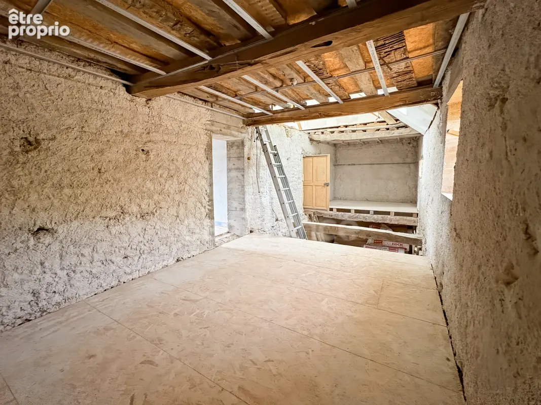 Maison de caractere, toiture recente, dependances et projet pret a realiser - photo 8