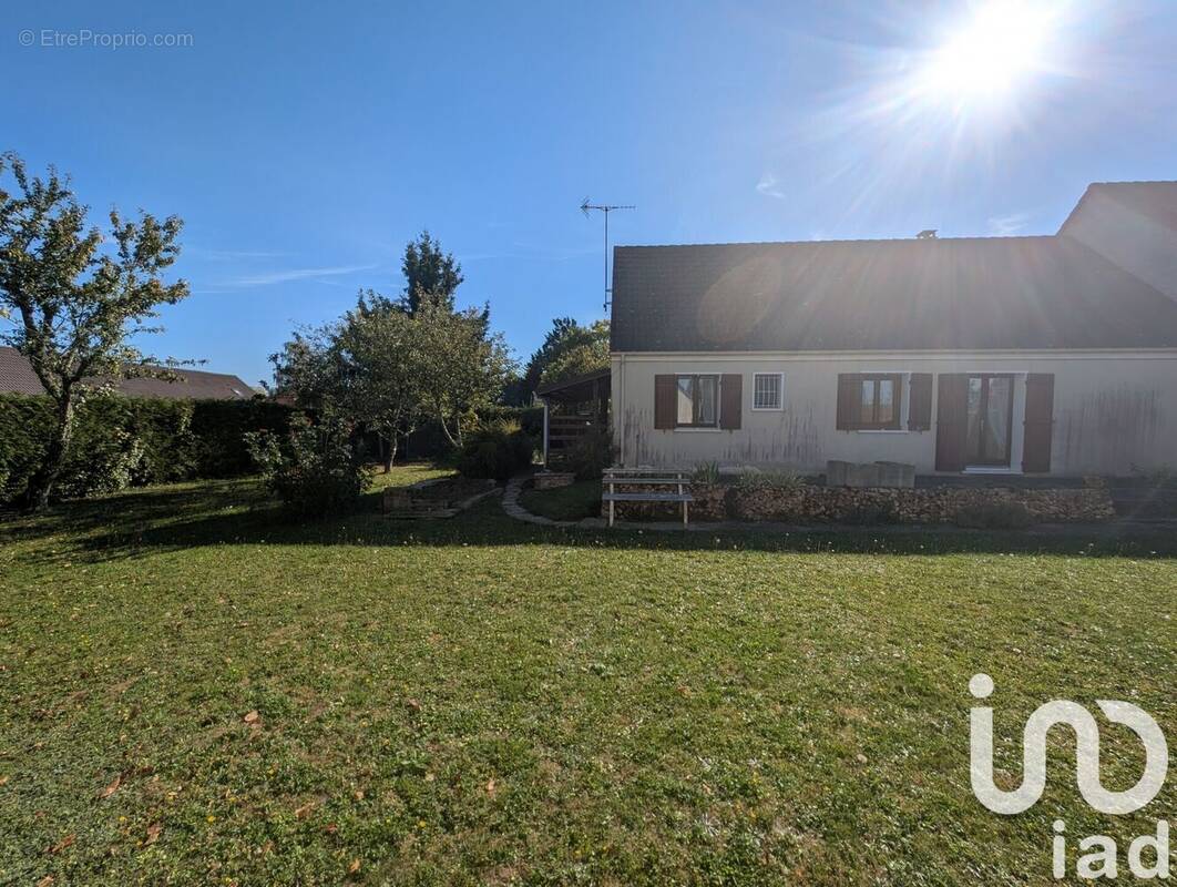 Photo 1 - Maison à GY-LES-NONAINS