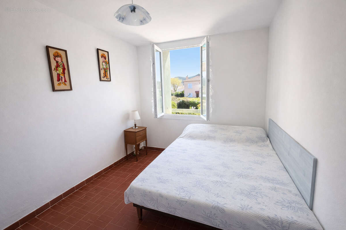 Appartement à SAINT-CYR-SUR-MER