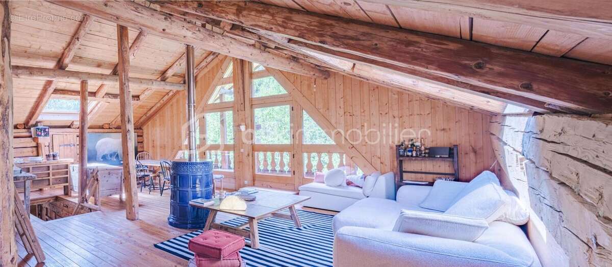 Chalet de 1798 entièrement rénové — refuge d'exception aux Aravis - photo 3