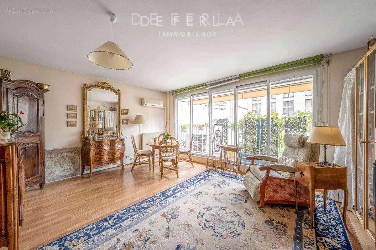Appartement à PARIS-15E