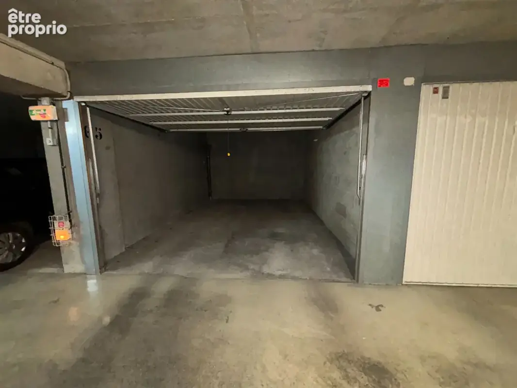 Parking à PARIS-11E