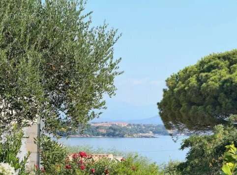 Appartement à ROQUEBRUNE-SUR-ARGENS