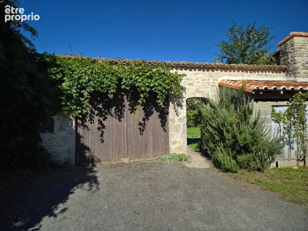 Corps de Ferme de 340 m2, avec plusieurs maisons indépendantes et 200 m2 de dépendances - photo 64