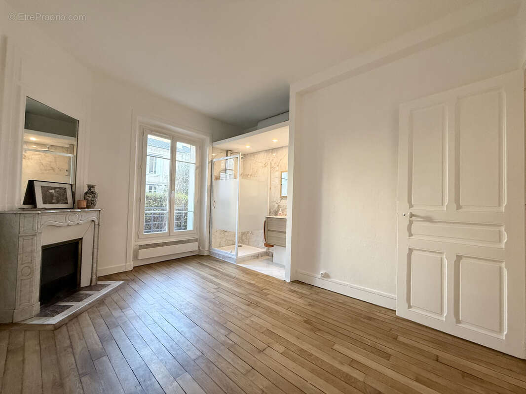 Appartement à COURBEVOIE