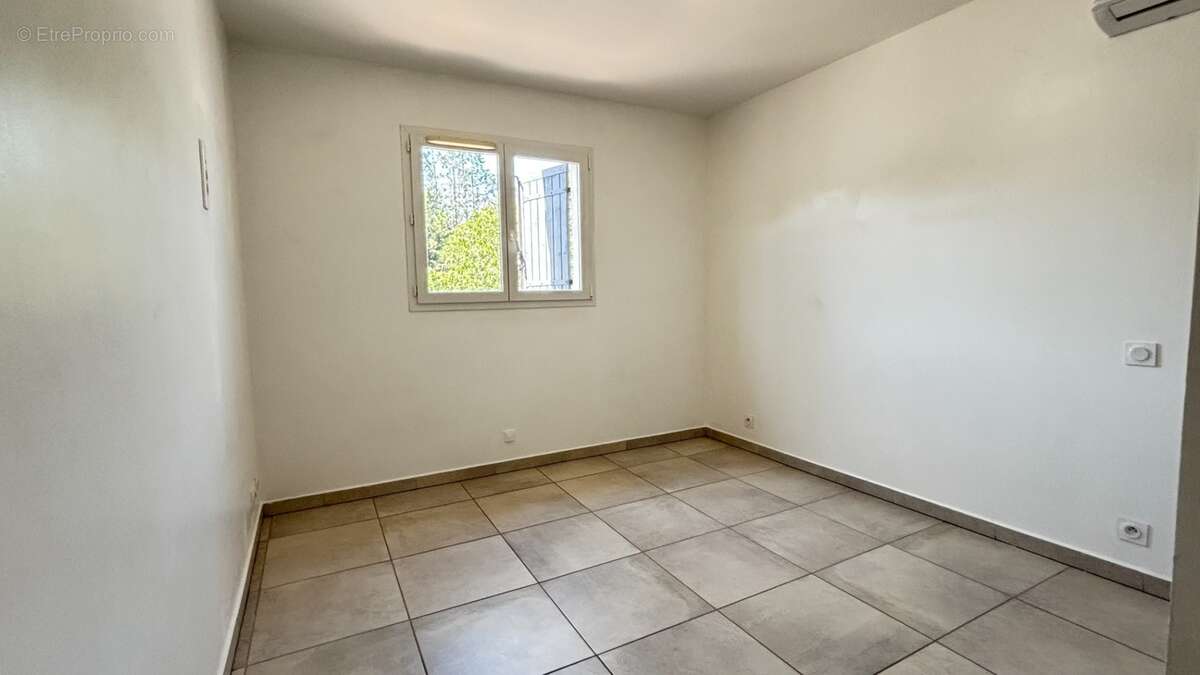 À vendre – Belle maison T4 avec piscine, jardin et terrasse - photo 12