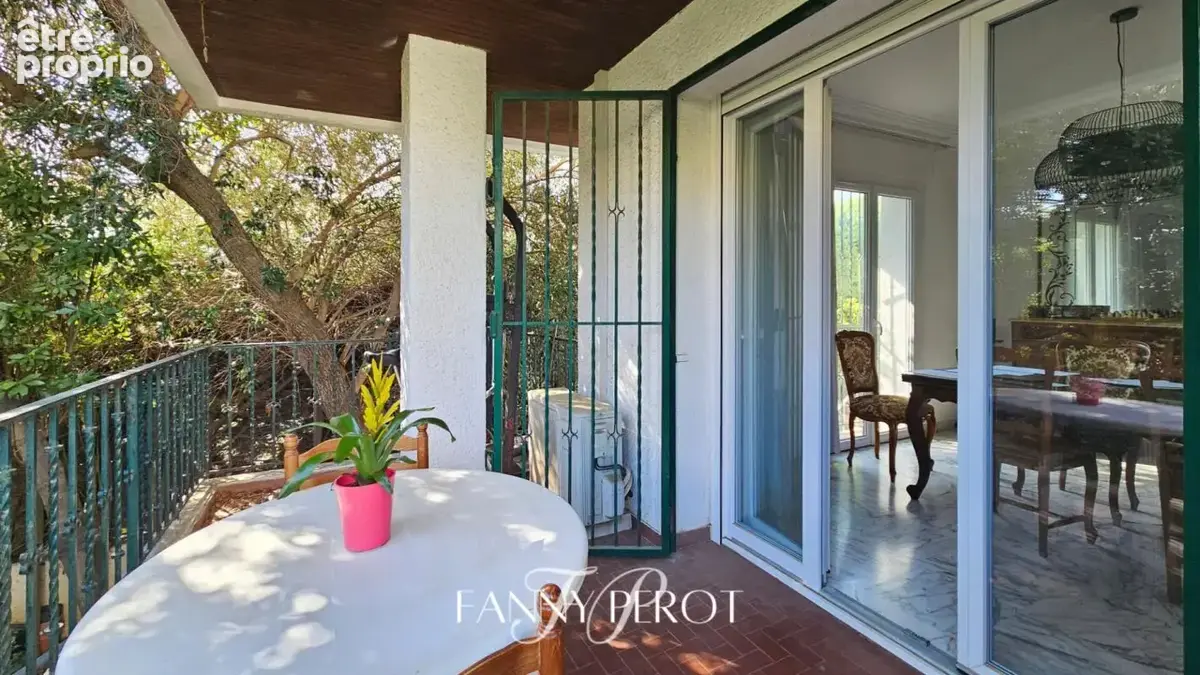 Maison familiale de charme de plus de 150 m² avec terrasses, jardin et sous-sol complet au clos Banet - photo 8