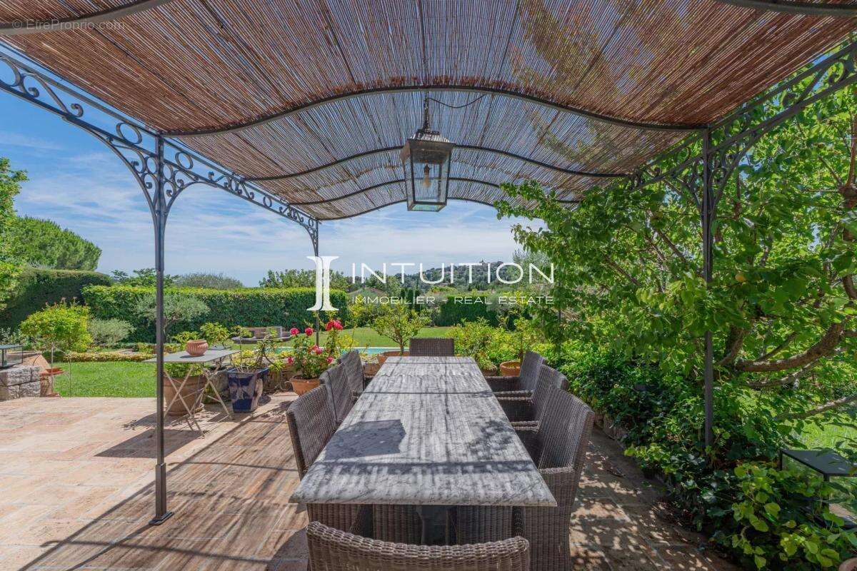 Mougins - Les Colles : Propriété de prestige avec vue panoramique sur le village - photo 8