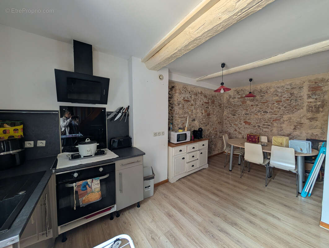 Maison à SAINT-LAURENT-DE-LA-SALANQUE