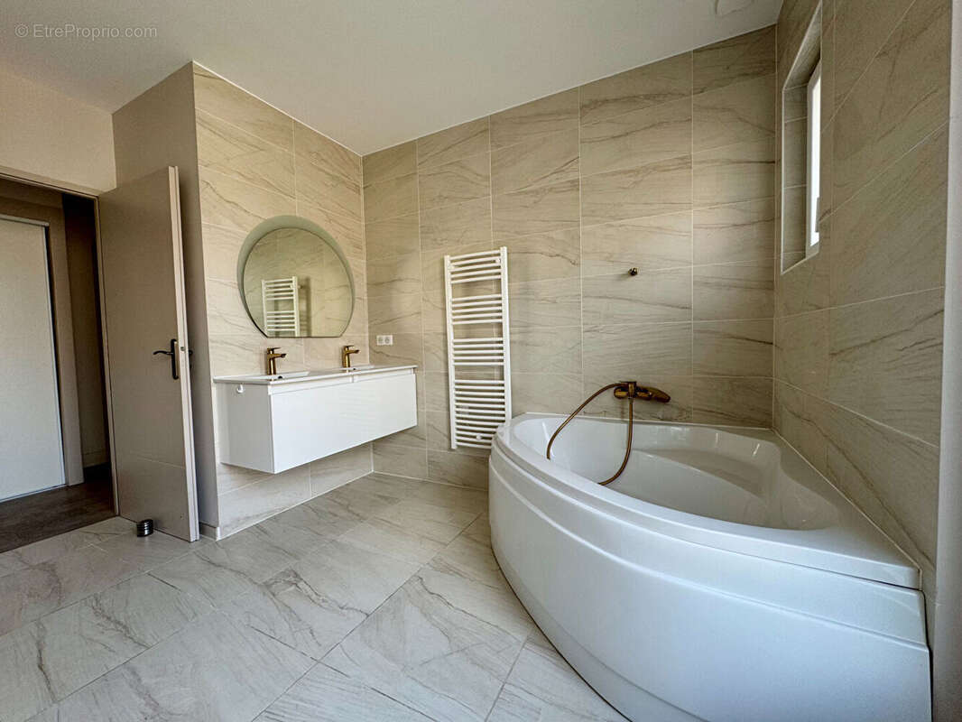 Appartement à ALBERTVILLE